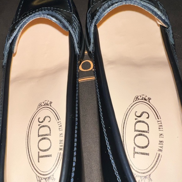 Tod’s Gommino Driving Shoes - Picture 7 of 9